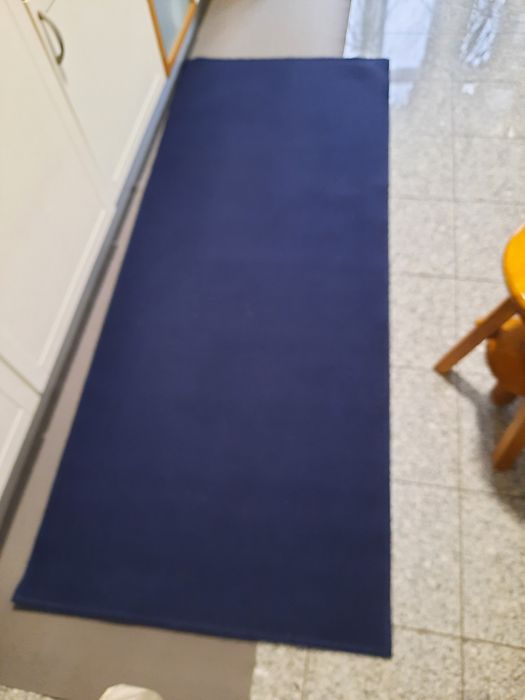 Tapete azul escuro combpouco uso de 150x80