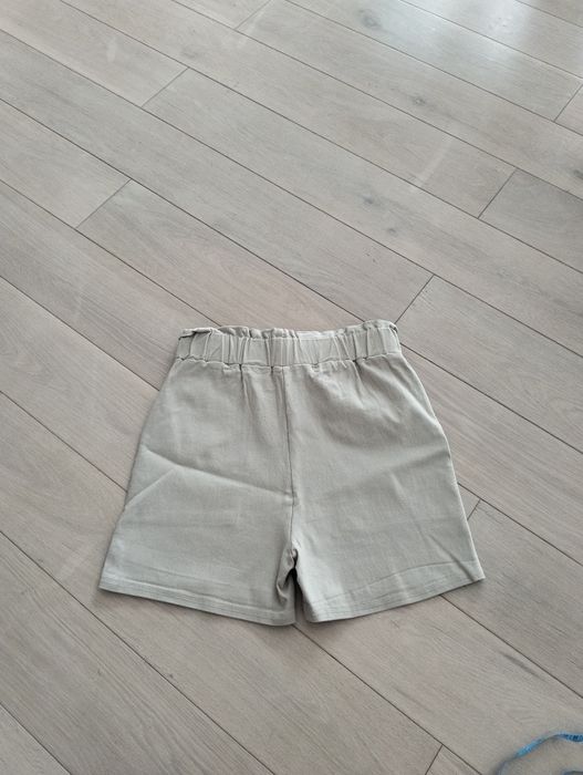 Beżowe krótkie spodenki M/L