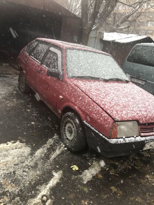 Машина Лада 2109 год 1991