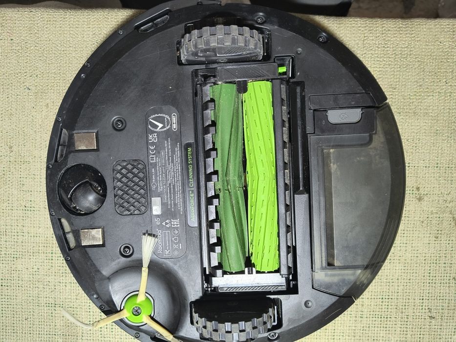 Робот пилосос Roomba e5