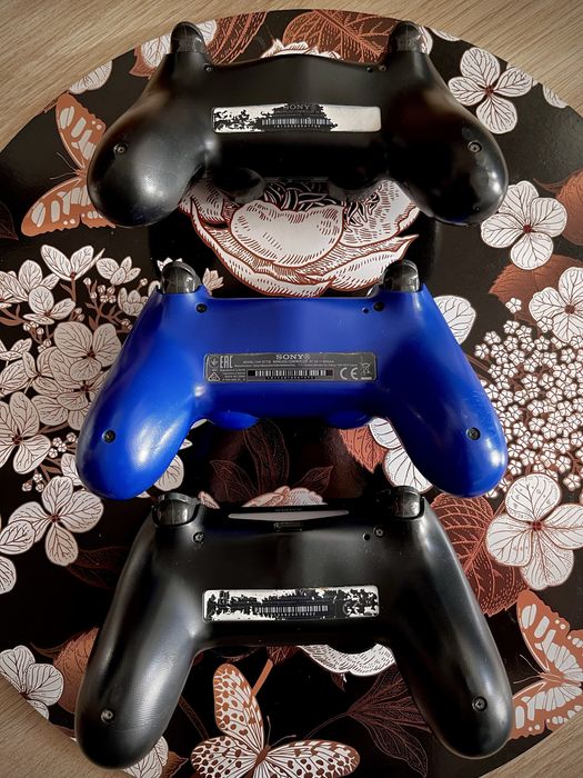 Zestaw: Play Station 4 PS4 Slim + 3 pady + ładowarka