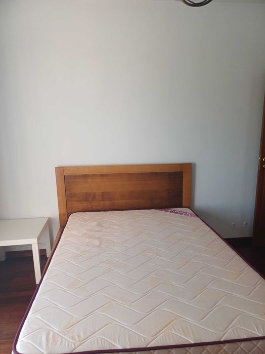 Alugo quarto em esgueira