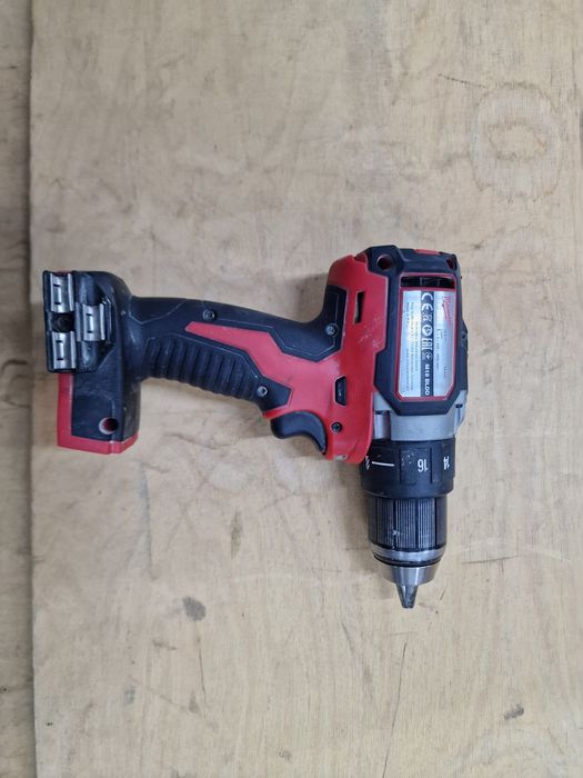 Wkrętarka akumulatorowa MILWAUKEE M18 BLDD 2 x Aku Walizka