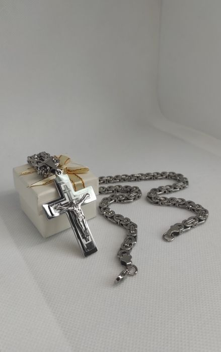 Nowy srebrny łańcuszek z krzyżem 6mm Splot królewski