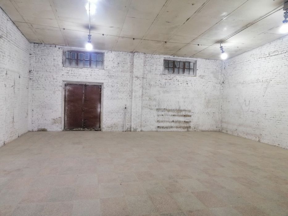 Склады и производственные помещения в Соломянском р-не.