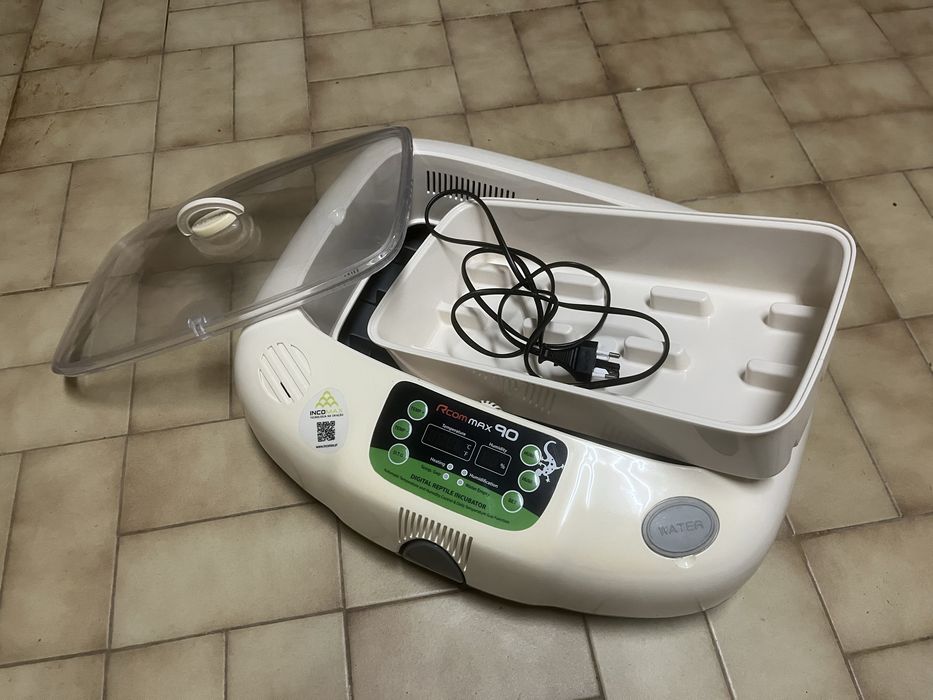 Incubadora/chocadeira semi nova