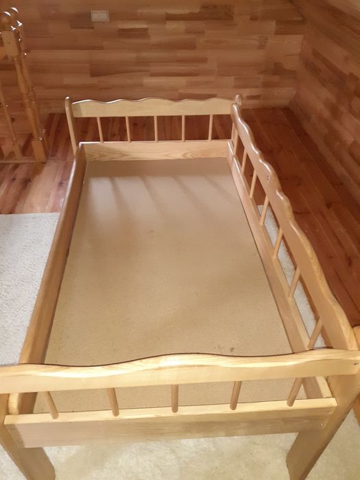 Ліжко дерев'яне,дитяче