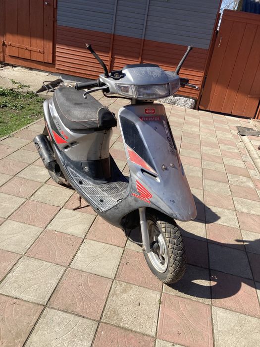 Продам хонду діо   Стояла рік у гаражі неїхала скати хороші