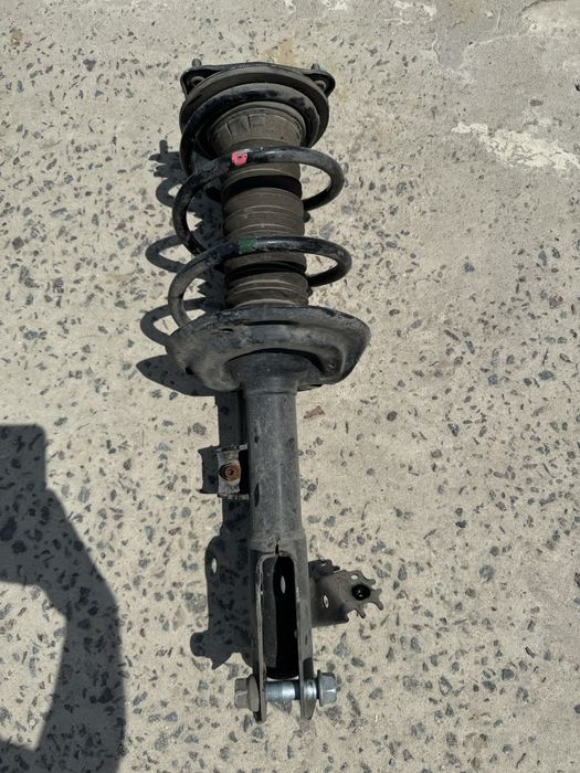 Амортизатор передній правий лівий Toyota Camry 70 2019-23р
