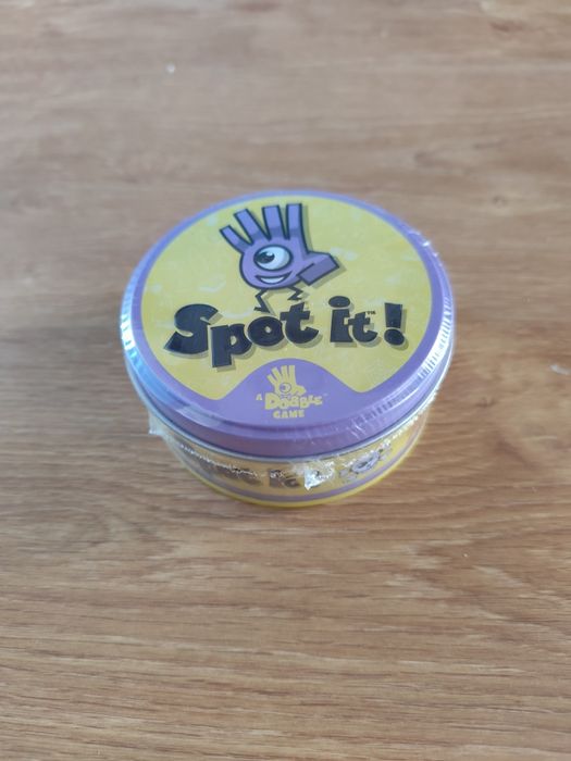 Jogo tabuleiro spot it / dobble