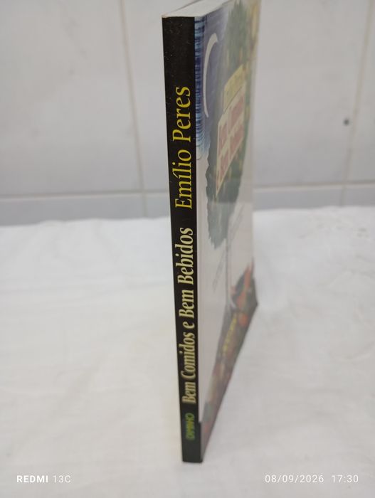 Livro " Bem comidos e bem bebidos"