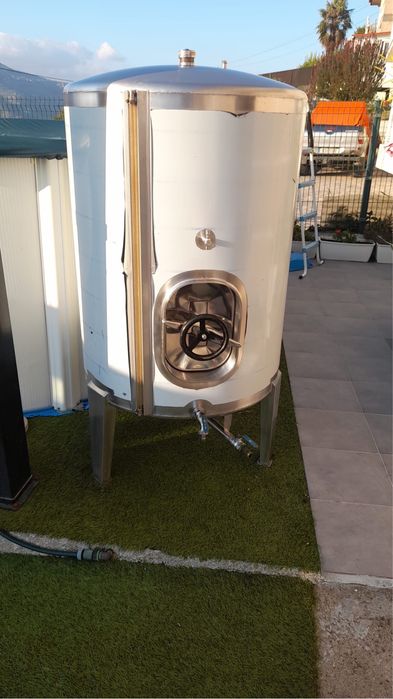 Cubas em inox 550 litros – Excelente estado