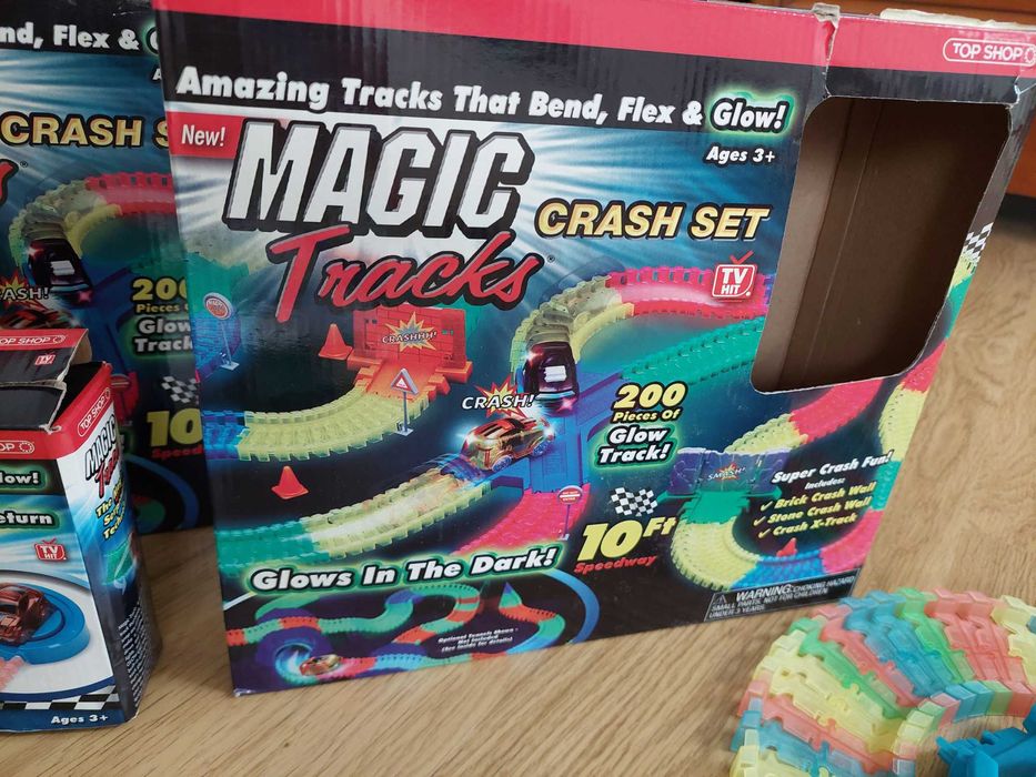 Tor samochodowy Magic Tracks- podwójny zestaw + 4 autka