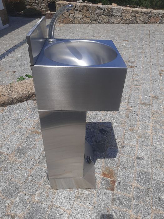 Lavatorio inox com pedal