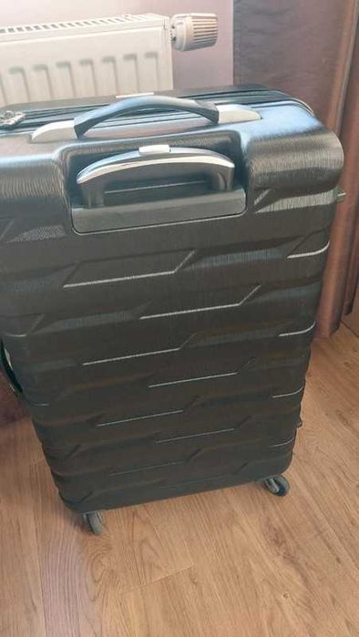 Czarna walizka Samsonite