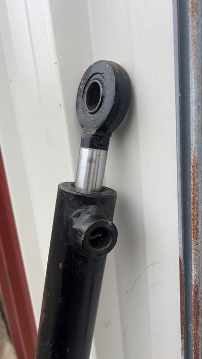 Silownik Hudrauliczny długi dwustronnego dzialania