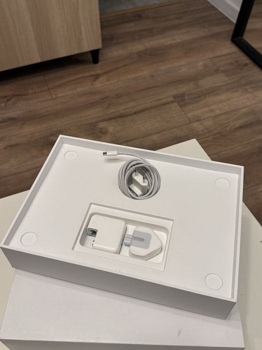 MacBook Air M1 (2020) – 8 GB RAM, 512 GB SSD