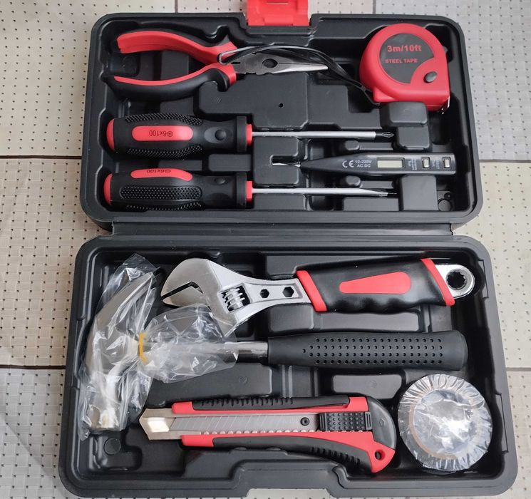 Набор инструментов слесарный