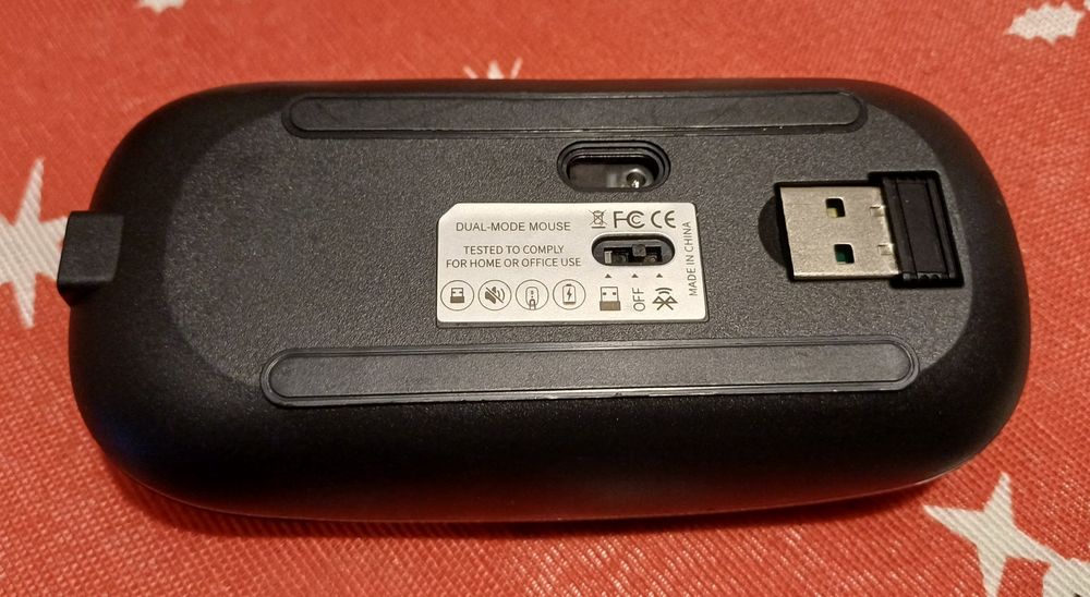 Dual-Mode Wireless Mouse with Bluetooth and 2.4GHz436988394310225921