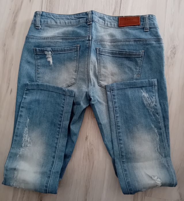 NIE sprzedaję TANICH  rzeczy! >bo sprzedaję dobre! ONLY jeansy damskie 29/34 , /pas 40 cm/ z dziurami