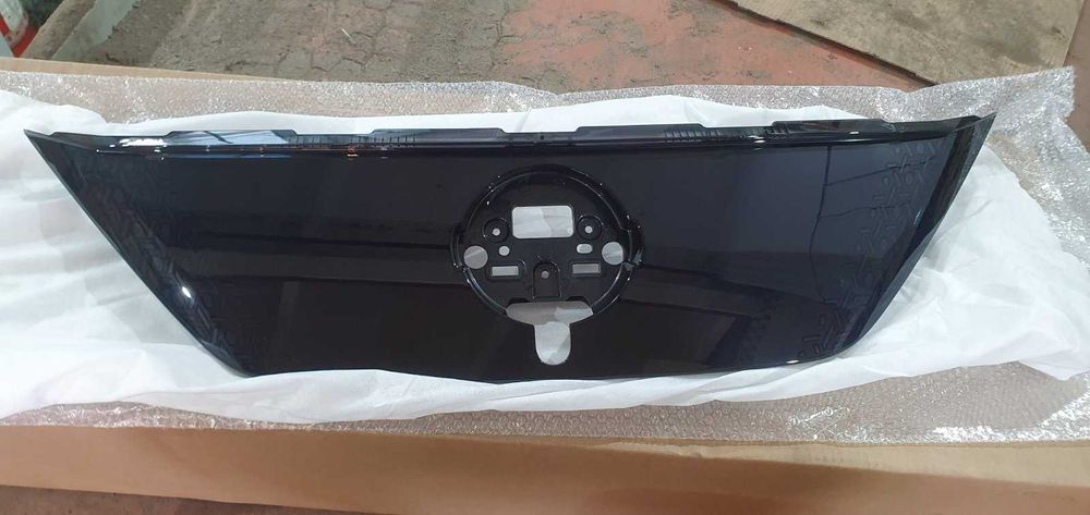 Бампер в сборе решетка птичка чайка Nissan Leaf 2023 2024 2025 рестайл