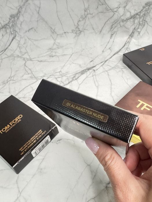 Пудра компактна доя обличчя Tom Ford 01