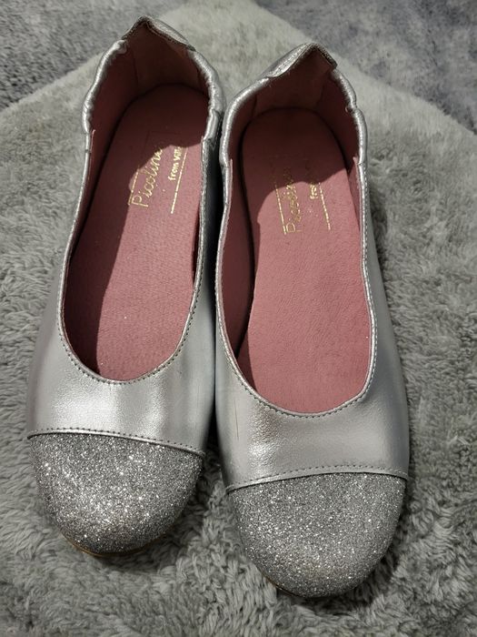 Calçado  tamanho 33 Sabrinas