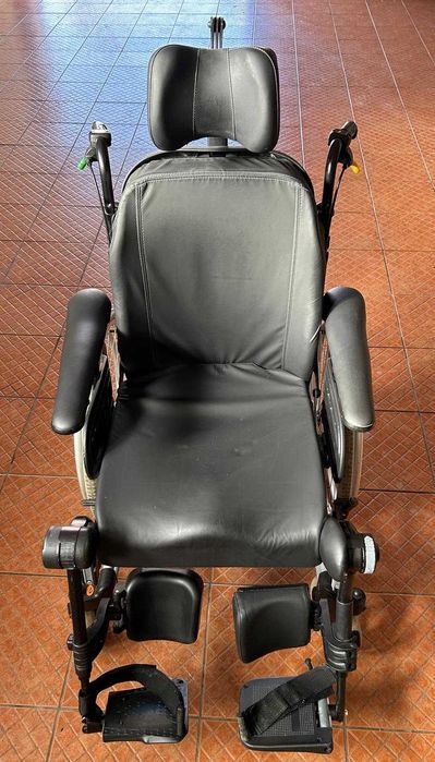 Cadeira de rodas manual de posicionamento Invacare Rea Clematis PRO