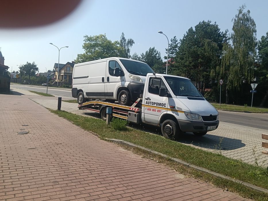 Pomoc drogowa 24/7 holowanie transport maszyn  wulkanizacja