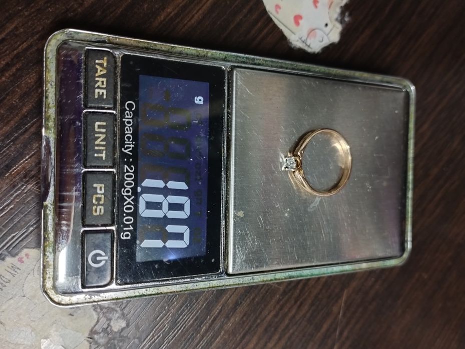 Золотое кольцо с бриллиантом 1.86 грамма 16.8 размер