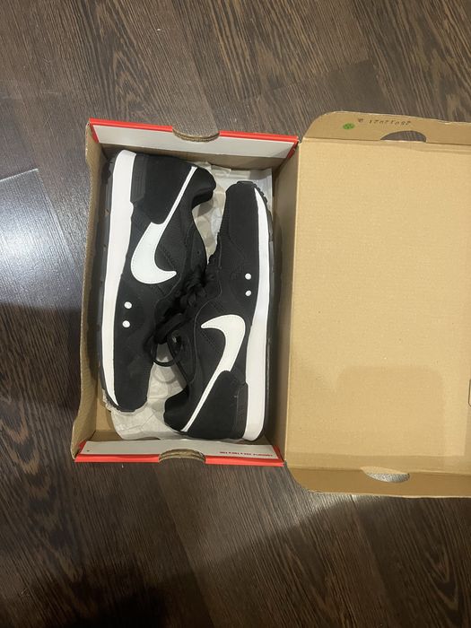 Кросовки Nike Venture Runner