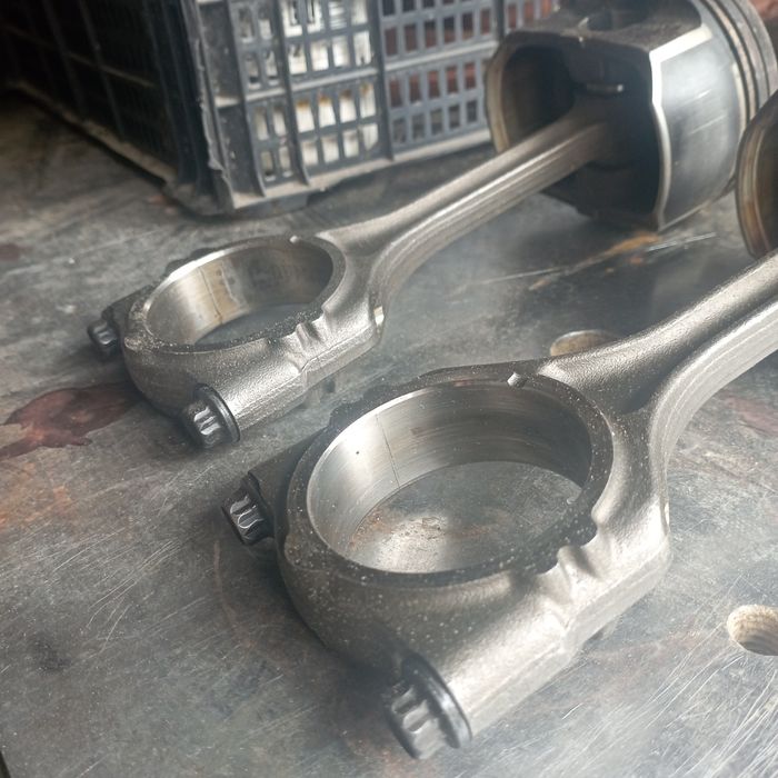 Шатуни з поршнем