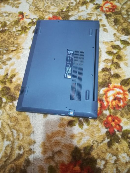 Lenovo V130-15IKB  Целый экран I3 7020u ddr4 4gb