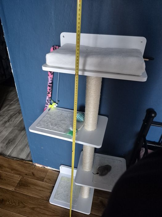 Drapak biały naścienny