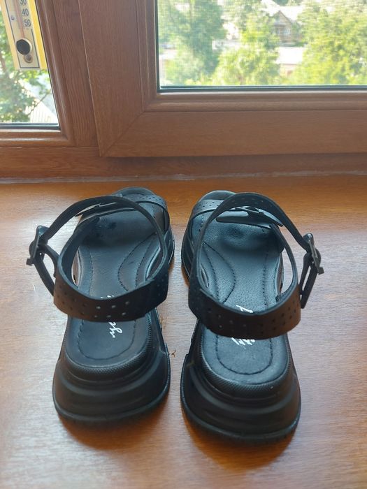 Сандалі, босоніжки. Шкіра. 38р.