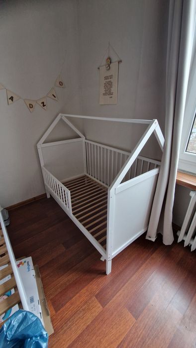 Łóżeczko dziecięce domek