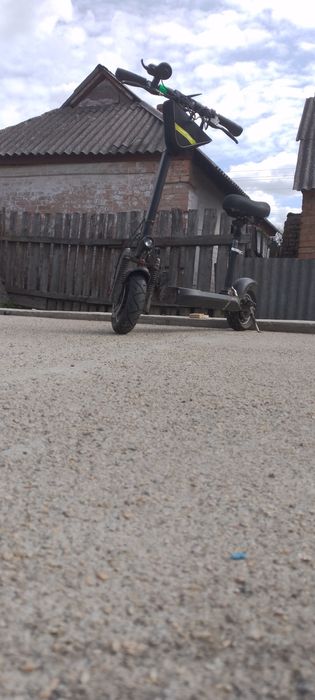 Продам електросамокат хто перший забере продам за 15000грн