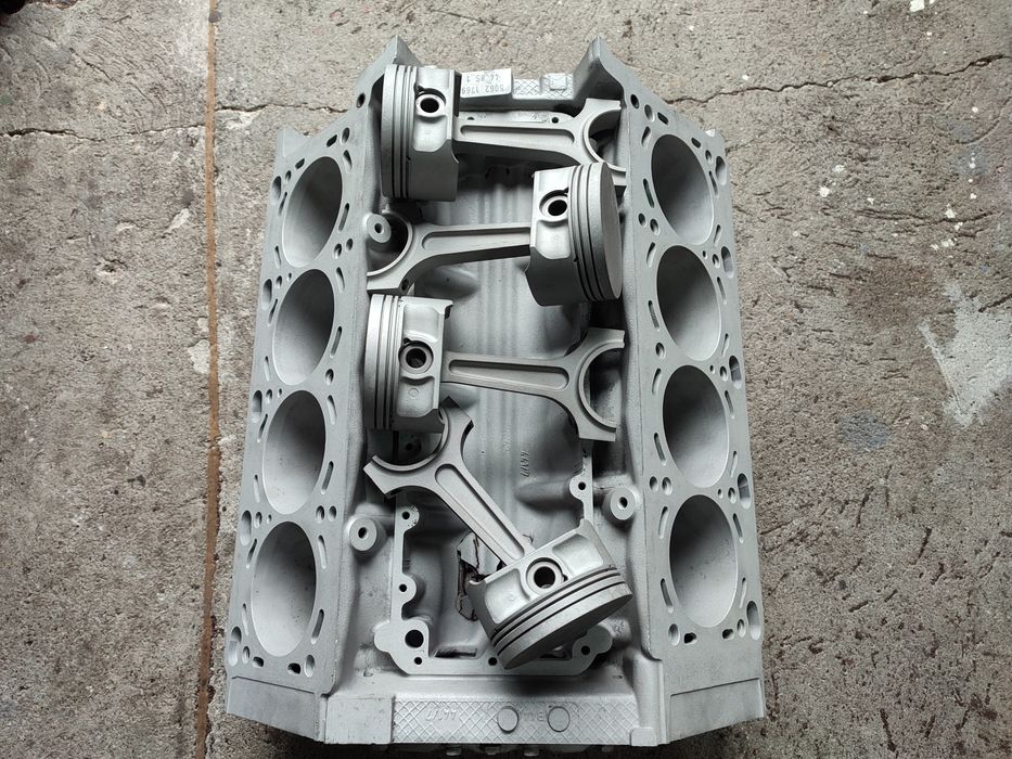 Piaskowanie, szkiełkowanie, sodowanie, czyszczenie małych elementów.