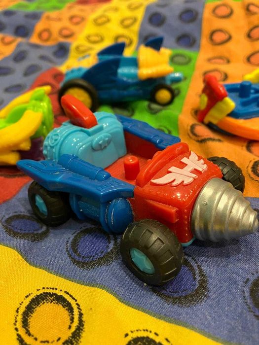 SuperThings _ Super Zings. Pojazdy, kryjówki.