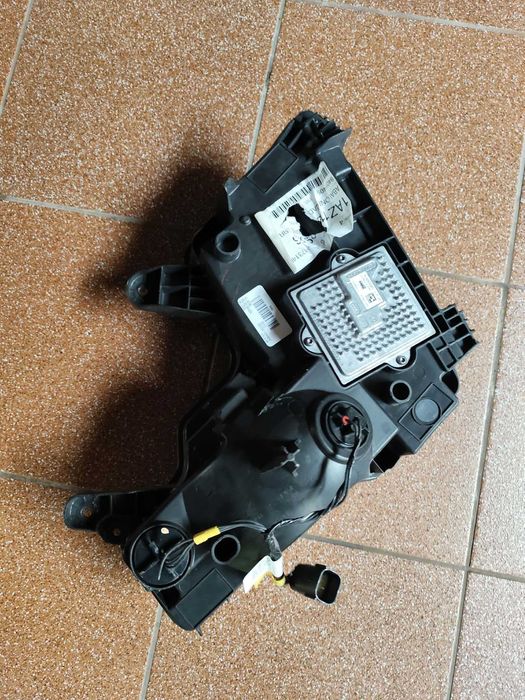 Cadillac Escalade prawy kierunkowskaz / halogen 2015-20
