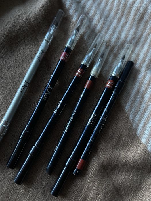 Косметика Dior.