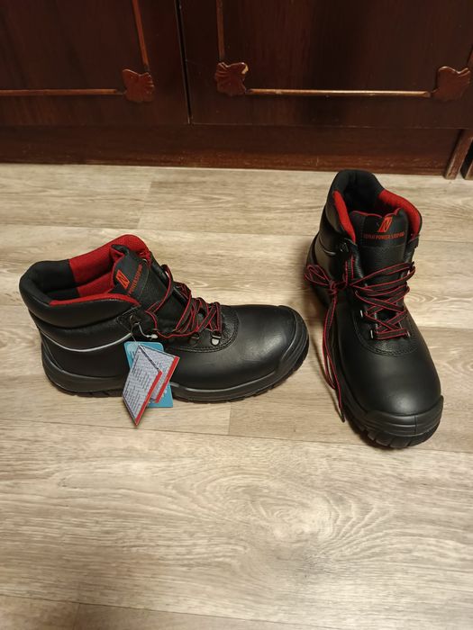 Чоботи спецові 43 розмір.