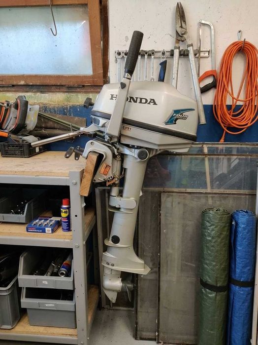Łódka kabinowa z przyczepka podłodziową + silnik zaburtowy Honda 3.7