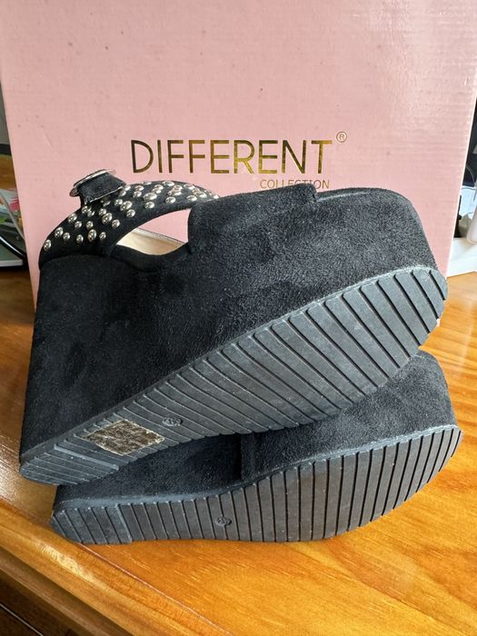 Sandálias salto cunha pretas