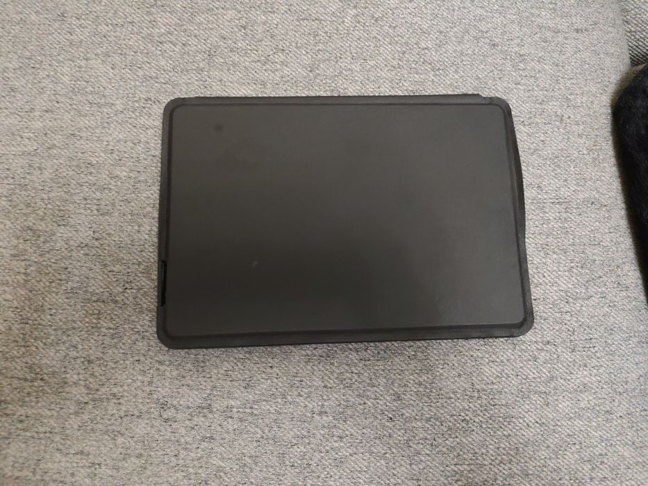 Capa de tablet com teclado