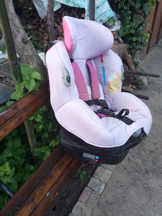 Автомобильное детское кресло  Италия фирма Опал  сооющения не читаю
