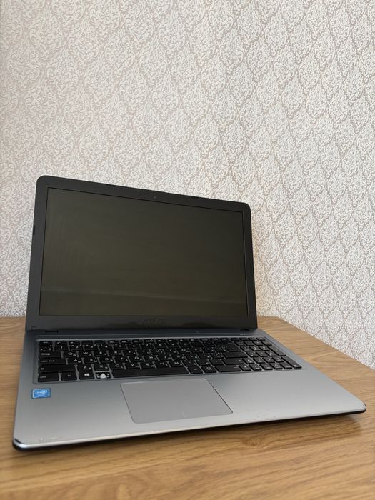 Ноутбук Asus X540S в хорошому стані