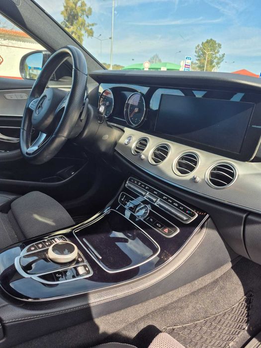 Excelente oportunidade - Mercedes-Benz E220