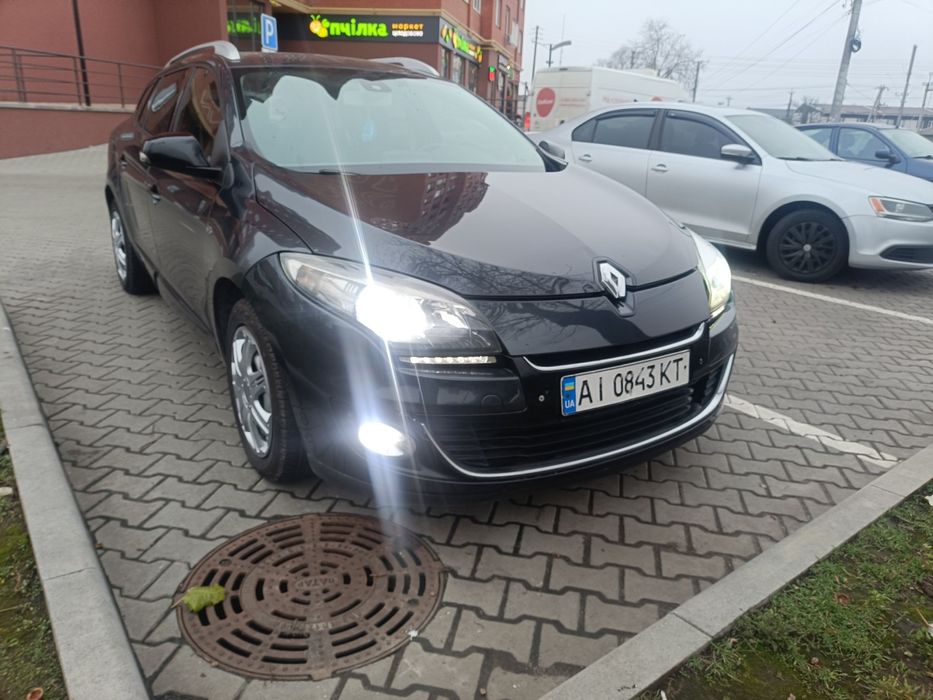 Автомобіль в робочому стані, кожного дня на ходу, присутні нюанси по лакофарбовому покритті.
Додаткова інформація за телефоном.
Реальному покупцю хороший торг біля капота!
Допомоги автокомерсантів не потребуємо!