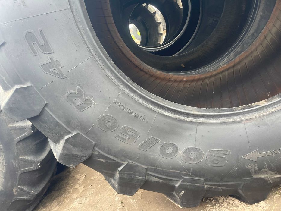 Komplet opon 900/60R42 Trelleborg TM900